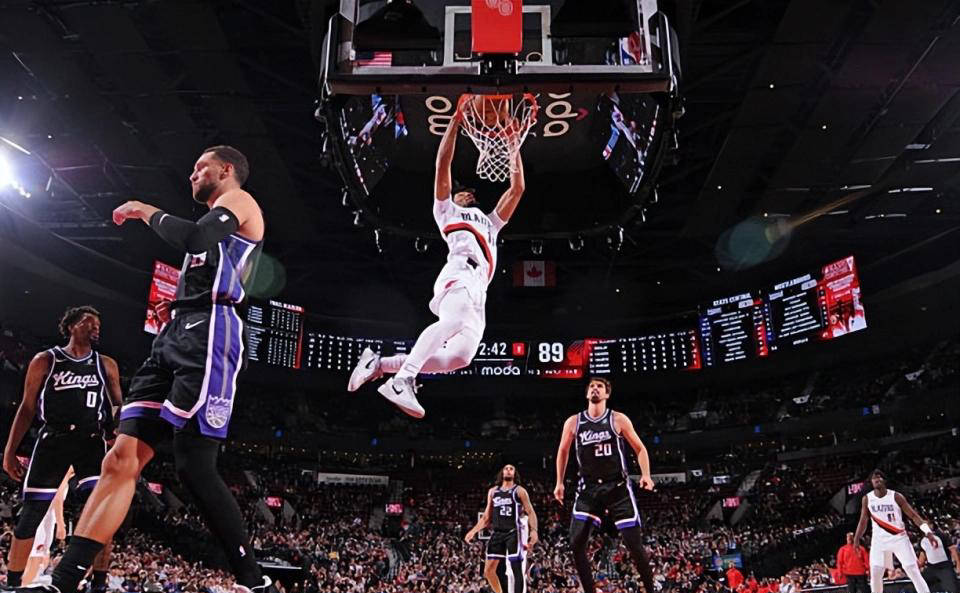 繁且精彩的, 篮板, 大突破 繁且精彩的, 篮板, 大突破